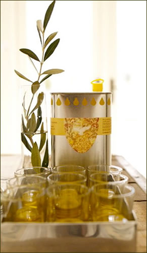 Olive Oil tins from Poggio Etrusco