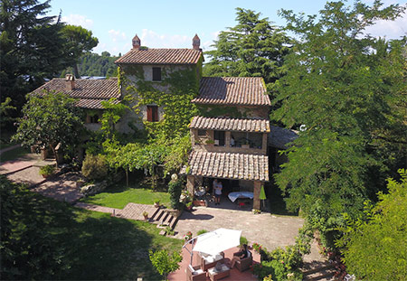 Drone view of Poggio Etrusco, a bed & breakfast in Tuscany